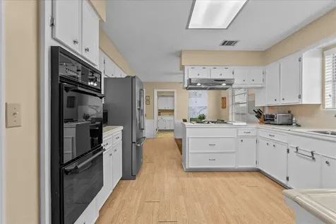 2823 Bayshore Drive Bacliff TX 77518