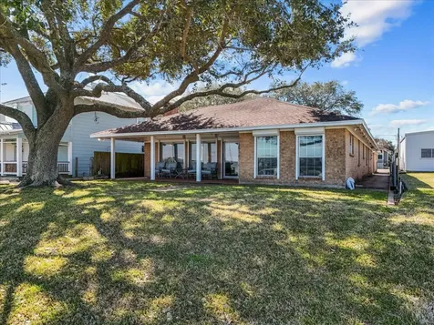 2823 Bayshore Drive Bacliff TX 77518