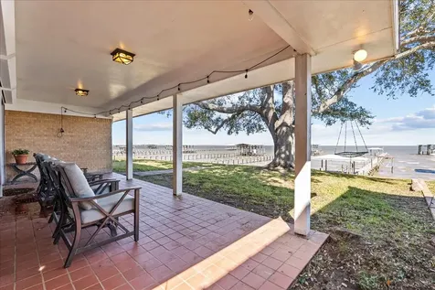 2823 Bayshore Drive Bacliff TX 77518