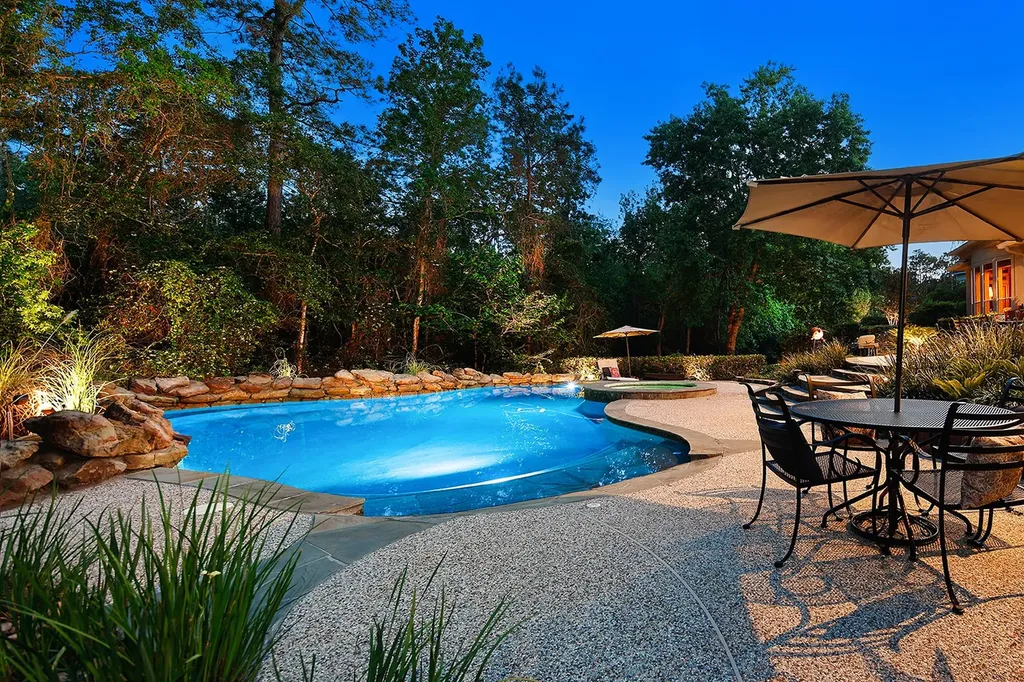 122 E Bracebridge Circle The Woodlands TX 77382