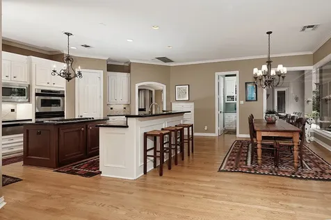 122 E Bracebridge Circle The Woodlands TX 77382