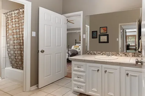 122 E Bracebridge Circle The Woodlands TX 77382