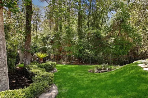 122 E Bracebridge Circle The Woodlands TX 77382
