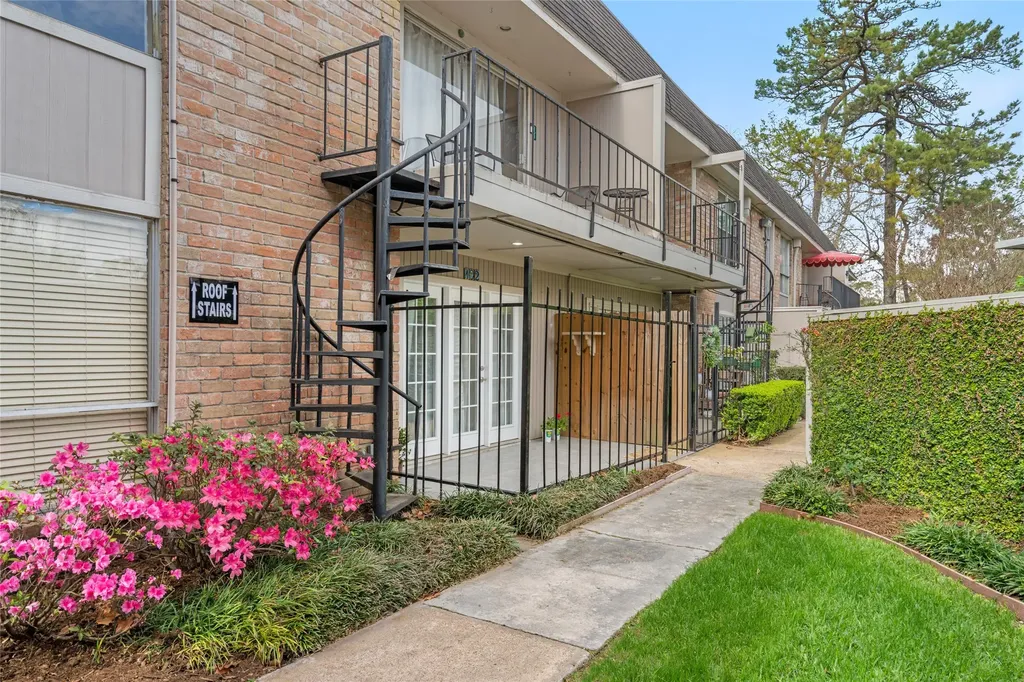 2238 S Piney Point Road 102 Houston TX 77063
