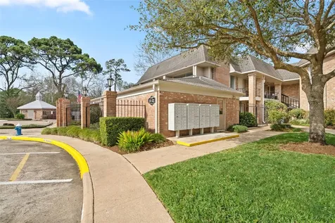 2238 S Piney Point Road 102 Houston TX 77063