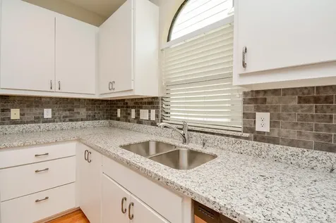 5911 Petty Street Houston TX 77007