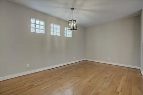5911 Petty Street Houston TX 77007