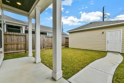 2511 S Houston Avenue Pearland TX 77581