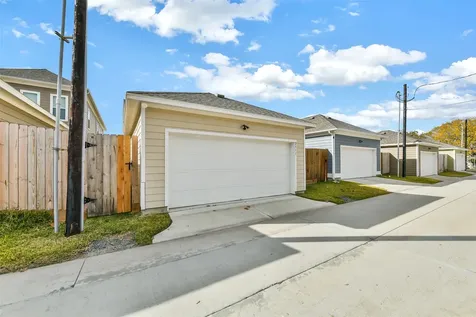 2511 S Houston Avenue Pearland TX 77581