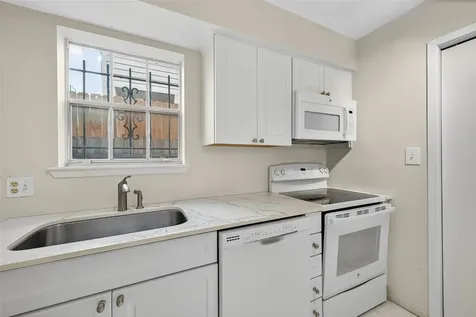 6201 Beverlyhill Street 35 Houston TX 77057