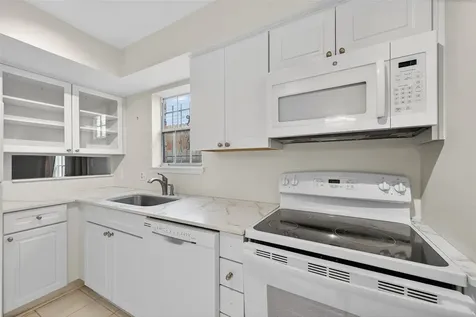 6201 Beverlyhill Street 35 Houston TX 77057