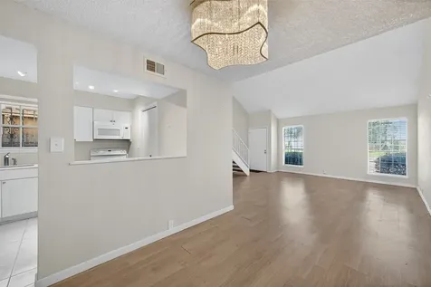 6201 Beverlyhill Street 35 Houston TX 77057