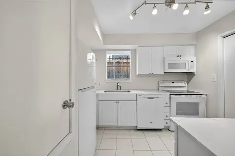 6201 Beverlyhill Street 35 Houston TX 77057