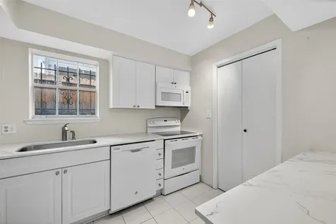 6201 Beverlyhill Street 35 Houston TX 77057