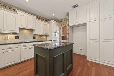 13 Wedgewood Boulevard Conroe TX 77304