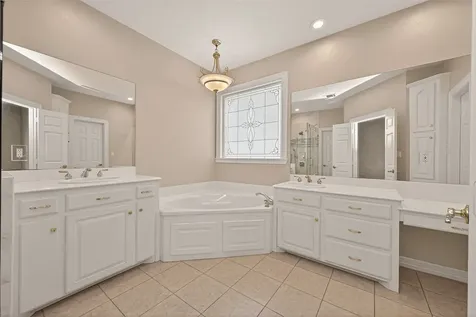 13 Wedgewood Boulevard Conroe TX 77304