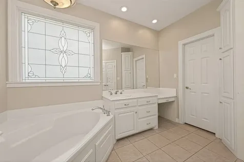 13 Wedgewood Boulevard Conroe TX 77304