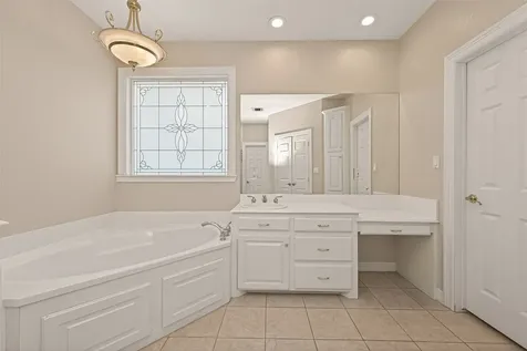 13 Wedgewood Boulevard Conroe TX 77304
