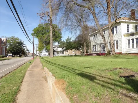718 E Houston Avenue Crockett TX 75835