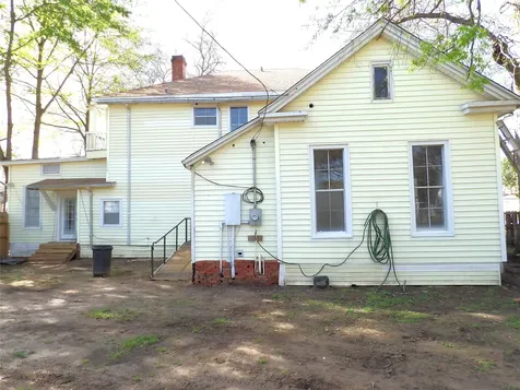 718 E Houston Avenue Crockett TX 75835