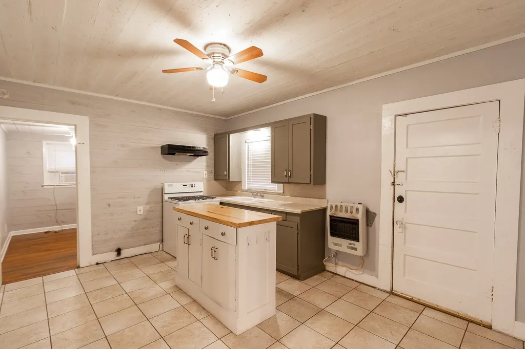104 S Beauregard Street Alvin TX 77511