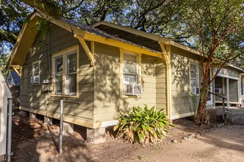 104 S Beauregard Street Alvin TX 77511