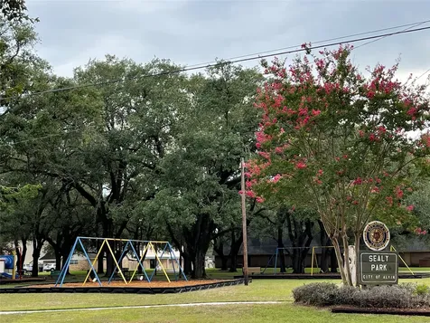 104 S Beauregard Street Alvin TX 77511