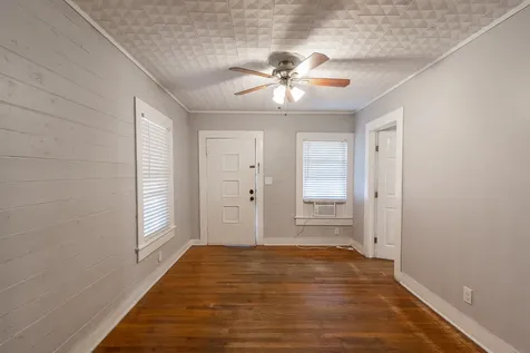 104 S Beauregard Street Alvin TX 77511