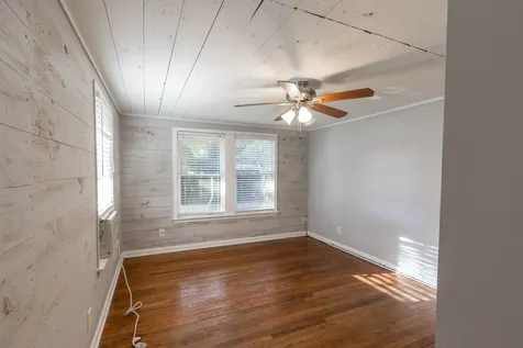 104 S Beauregard Street Alvin TX 77511