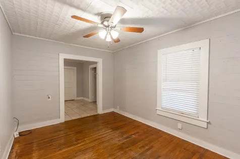 104 S Beauregard Street Alvin TX 77511