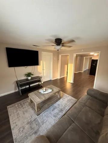 911 Kemp Street Boling TX 77420