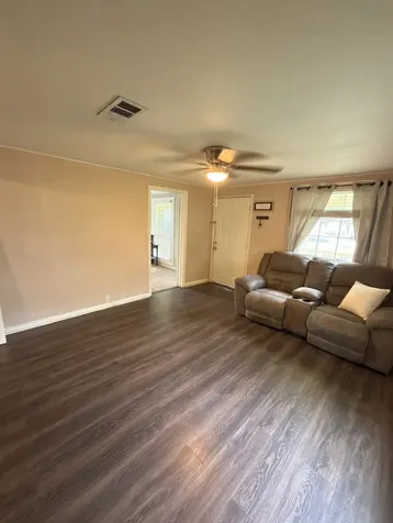 911 Kemp Street Boling TX 77420