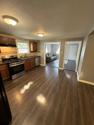911 Kemp Street Boling TX 77420