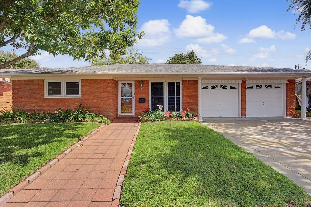 7213 Youpon Drive Galveston TX 77551
