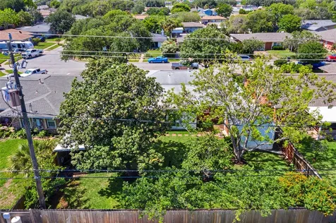 7213 Youpon Drive Galveston TX 77551