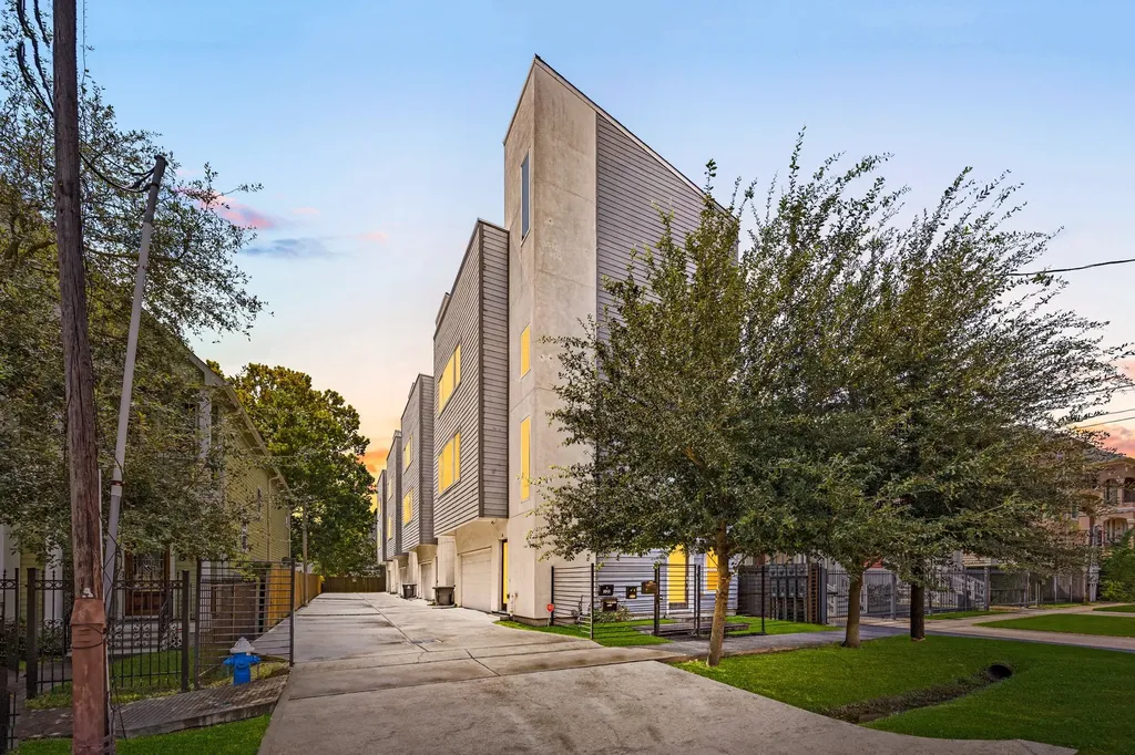 904 W 25th Street D Houston TX 77008