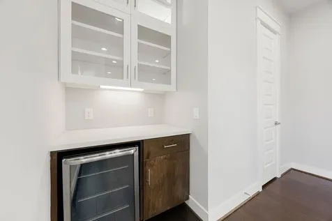 904 W 25th Street D Houston TX 77008