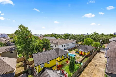 904 W 25th Street D Houston TX 77008