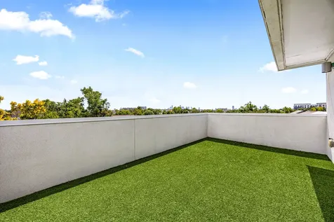 904 W 25th Street D Houston TX 77008