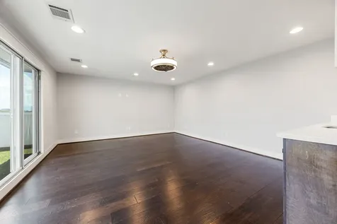 904 W 25th Street D Houston TX 77008