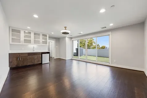 904 W 25th Street D Houston TX 77008