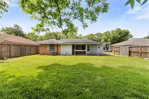 935 Creager Street Houston TX 77034