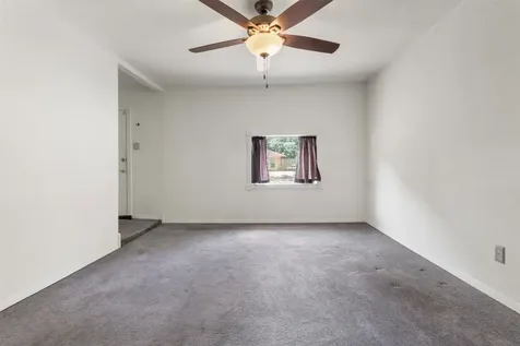 935 Creager Street Houston TX 77034