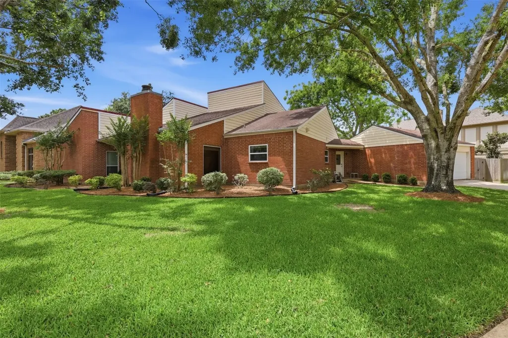 1022 Trapper Hill Drive Houston TX 77077