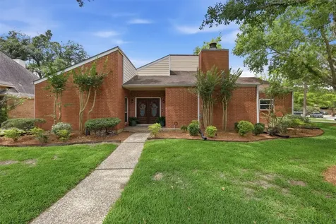 1022 Trapper Hill Drive Houston TX 77077