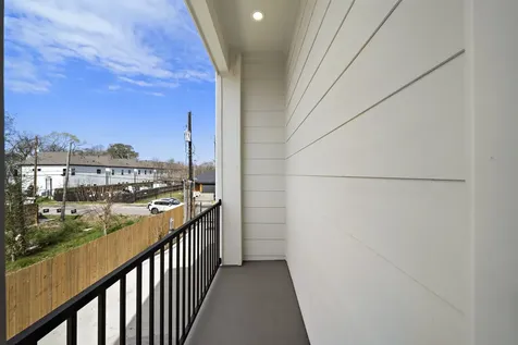 835 Elkhart Street D Houston TX 77091