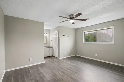 306 S Holmes Street La Porte TX 77571