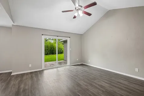 306 S Holmes Street La Porte TX 77571