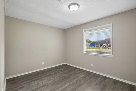 306 S Holmes Street La Porte TX 77571