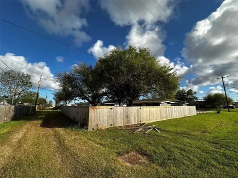 724 N Avenue F Freeport TX 77541